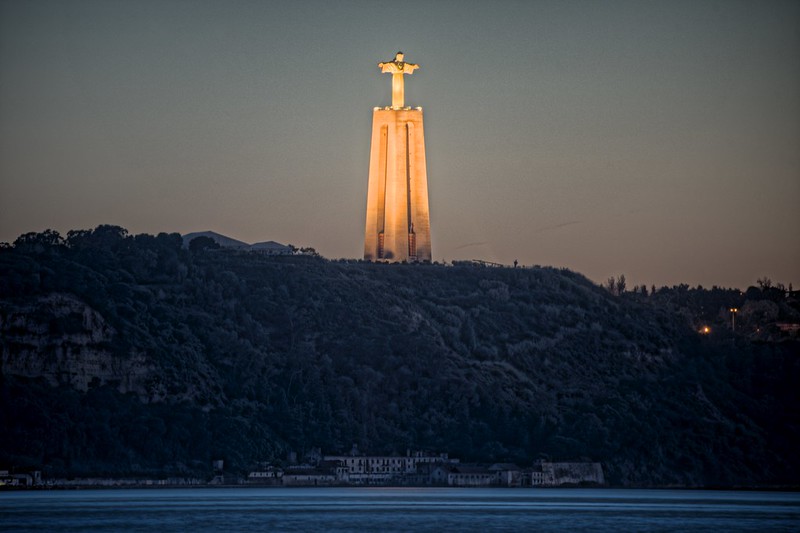 cristo rei statue