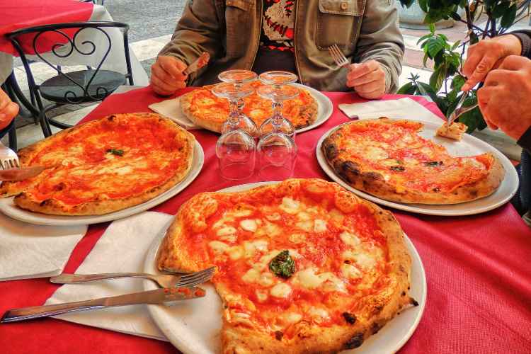 napoli pizza village