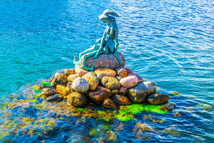 the little mermaid statue 