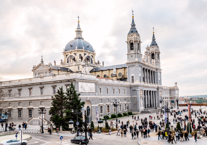 almudena cathedral in madrid