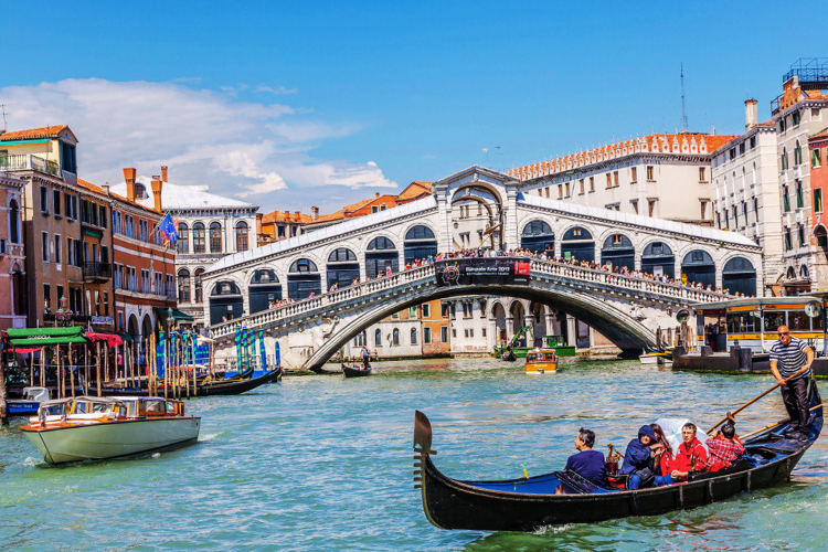exploring the grand canal and iconic bridges