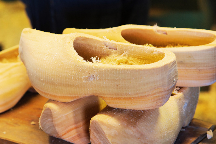 clog crafting in amsterdam