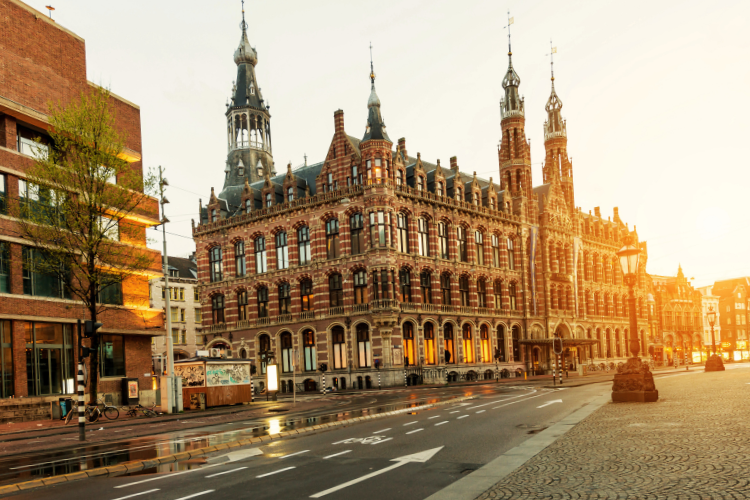 dam square amsterdam