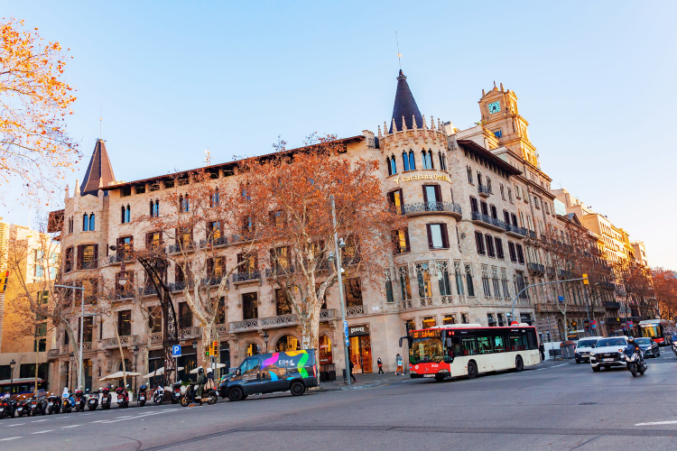 eixample streets barcelona