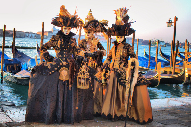 venice's vibrant festivals and celebrations
