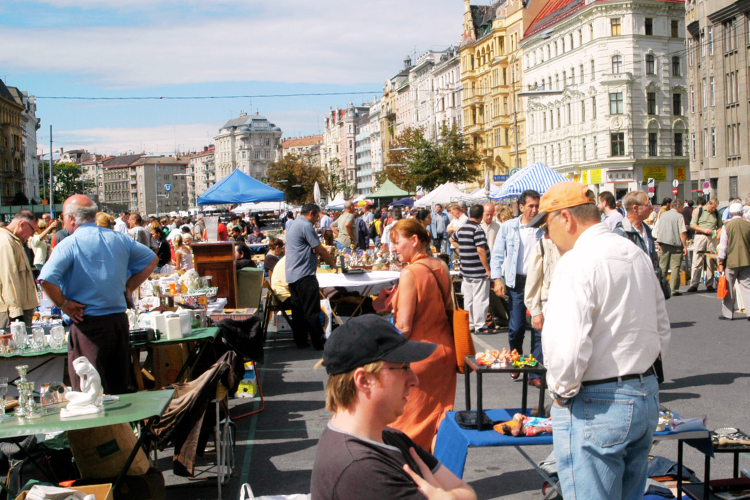 flea market at naschmarkt vienna