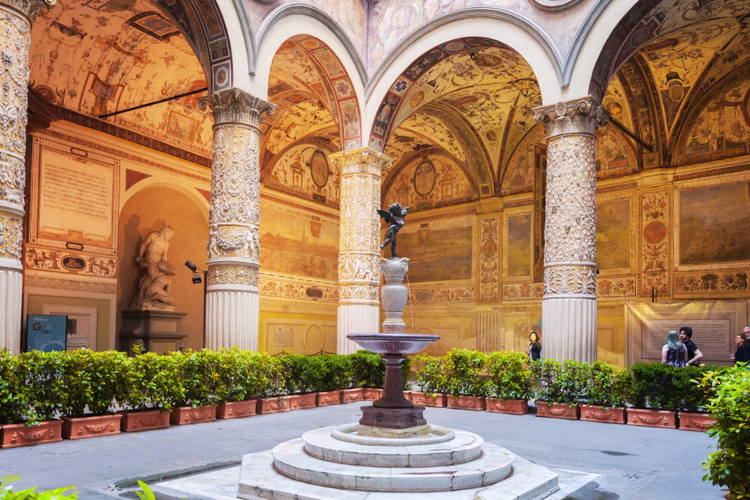 exploring palazzo vecchio