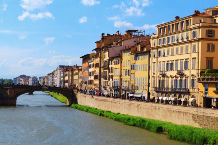 staying in the oltrarno district