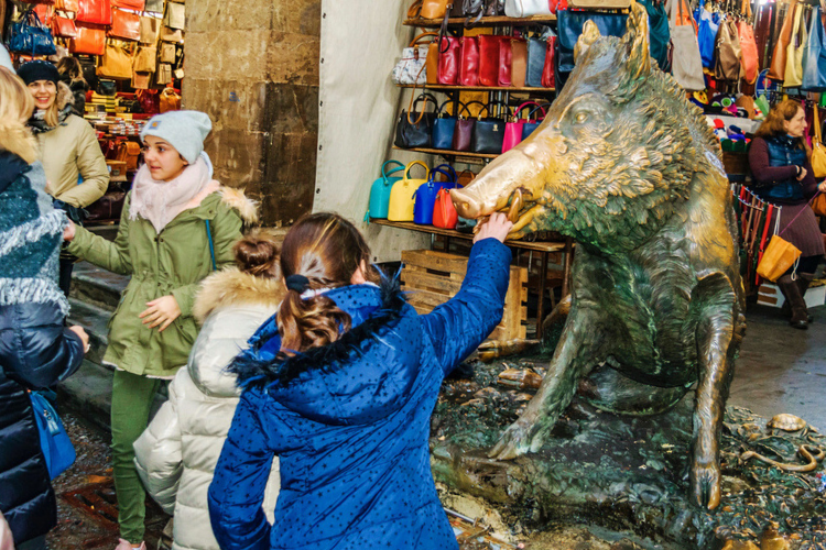 shopping in markets and boutiques