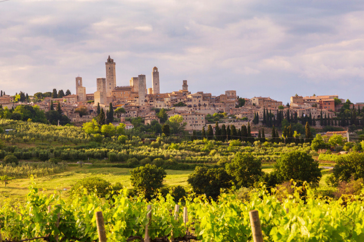 exploring the tuscan countryside and its towns