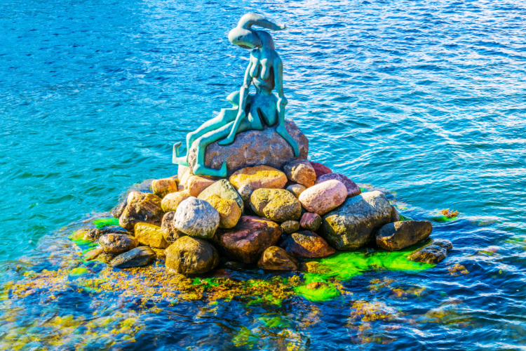 little mermaid statue