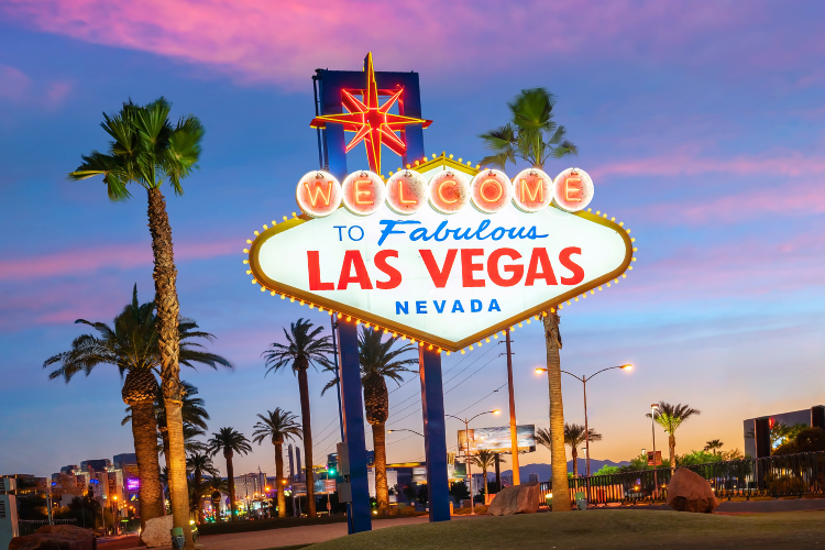 welcome to fabulous las vegas sign